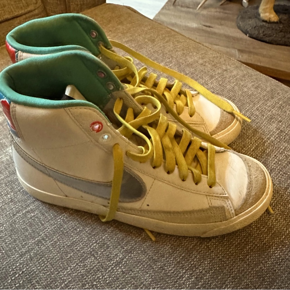 Childrens Nike Blazer Mid '77 White Metallic Silver Sneakers Size 4.5 Y‎